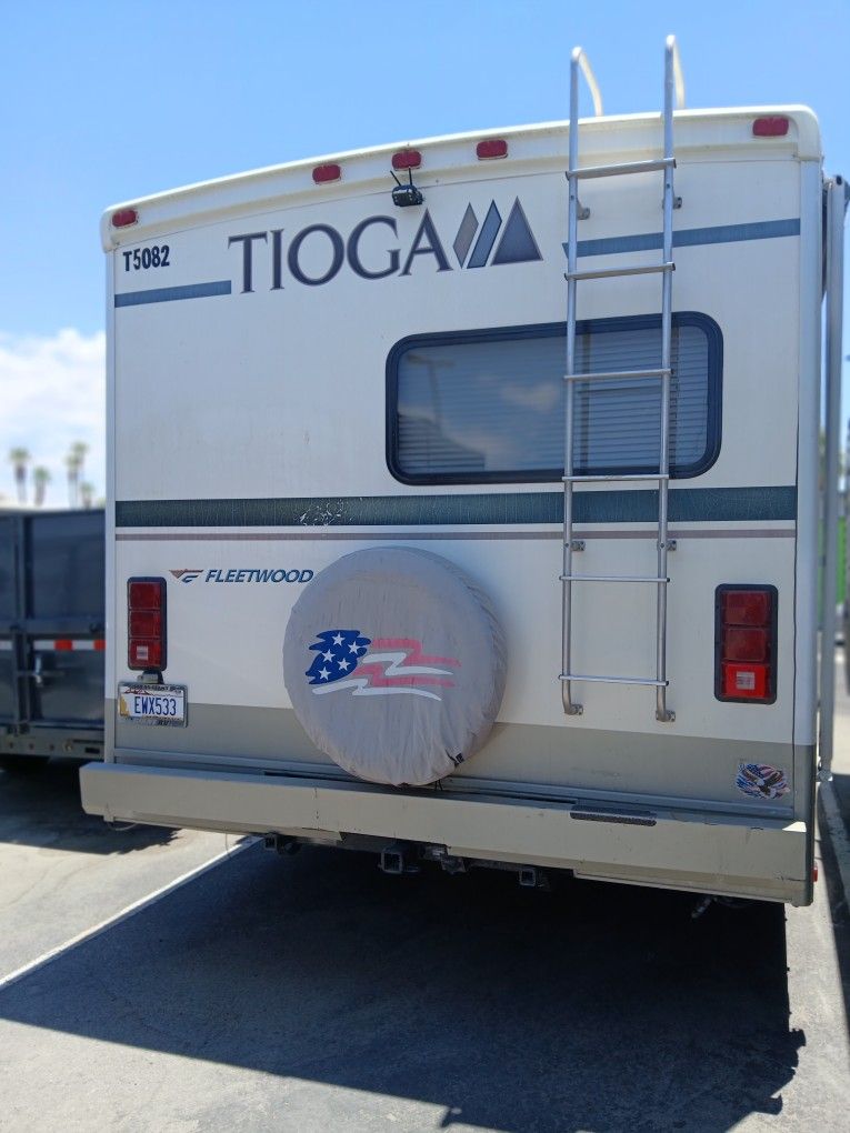 2005 FLEETWOOD TIOGA Class C