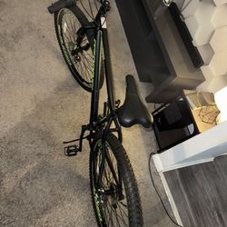 Basically NEW OZONE 500 Mountain Bike