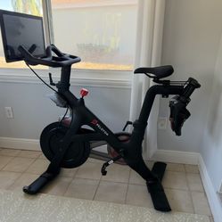 Peloton Bike – Excellent Condition – Works Perfectly