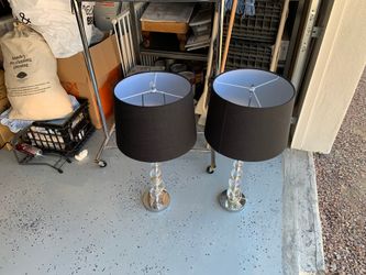 2 beautiful lamps like new never used