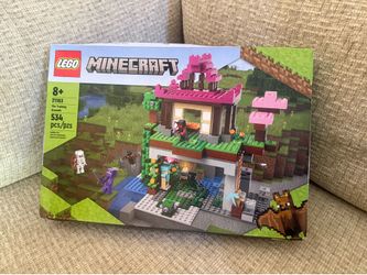 LEGO Minecraft: The Training Grounds (21183) Box Damange NEW SEALED