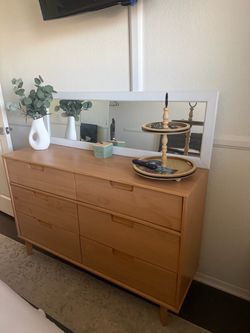 6-Drawer Wood Dresser – Mid Century / Scandinavian Style