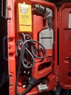 Milwaukee right angle dril with attachments