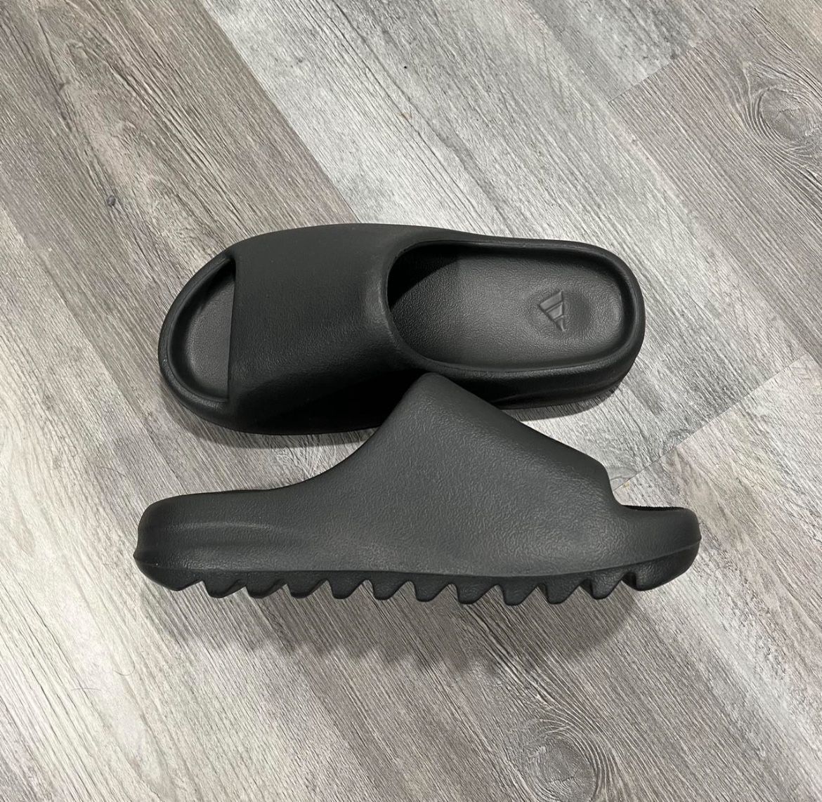 Yeezy Slides Dark Onyx Size 10