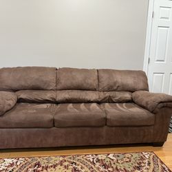 Signature Design by Ashley Benton Sofa 