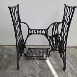 1918 Singer Sewing Machine Model 66 Base Only