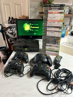 Skeleton original Japanese Xbox with games