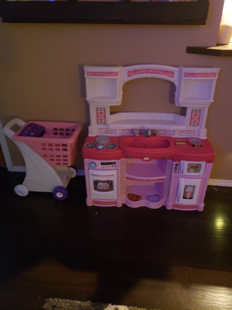 Play kitchen and shopping cart