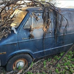 1977 Dodge Tradesman 200 Blue
