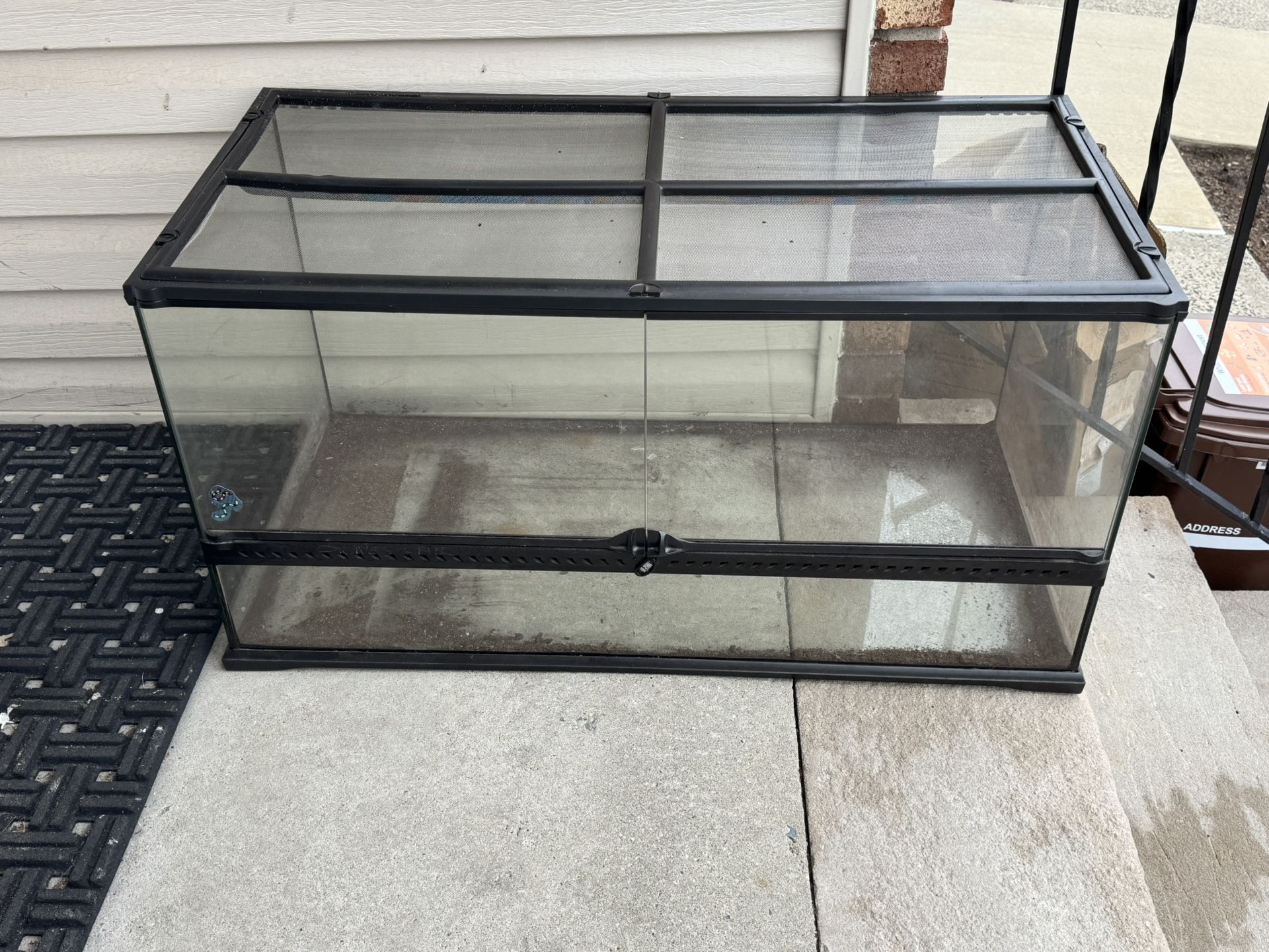 Large Reptile Terrarium 120 Gallon Glass Tank (WITH DUEL LIGHT INCLUDED)