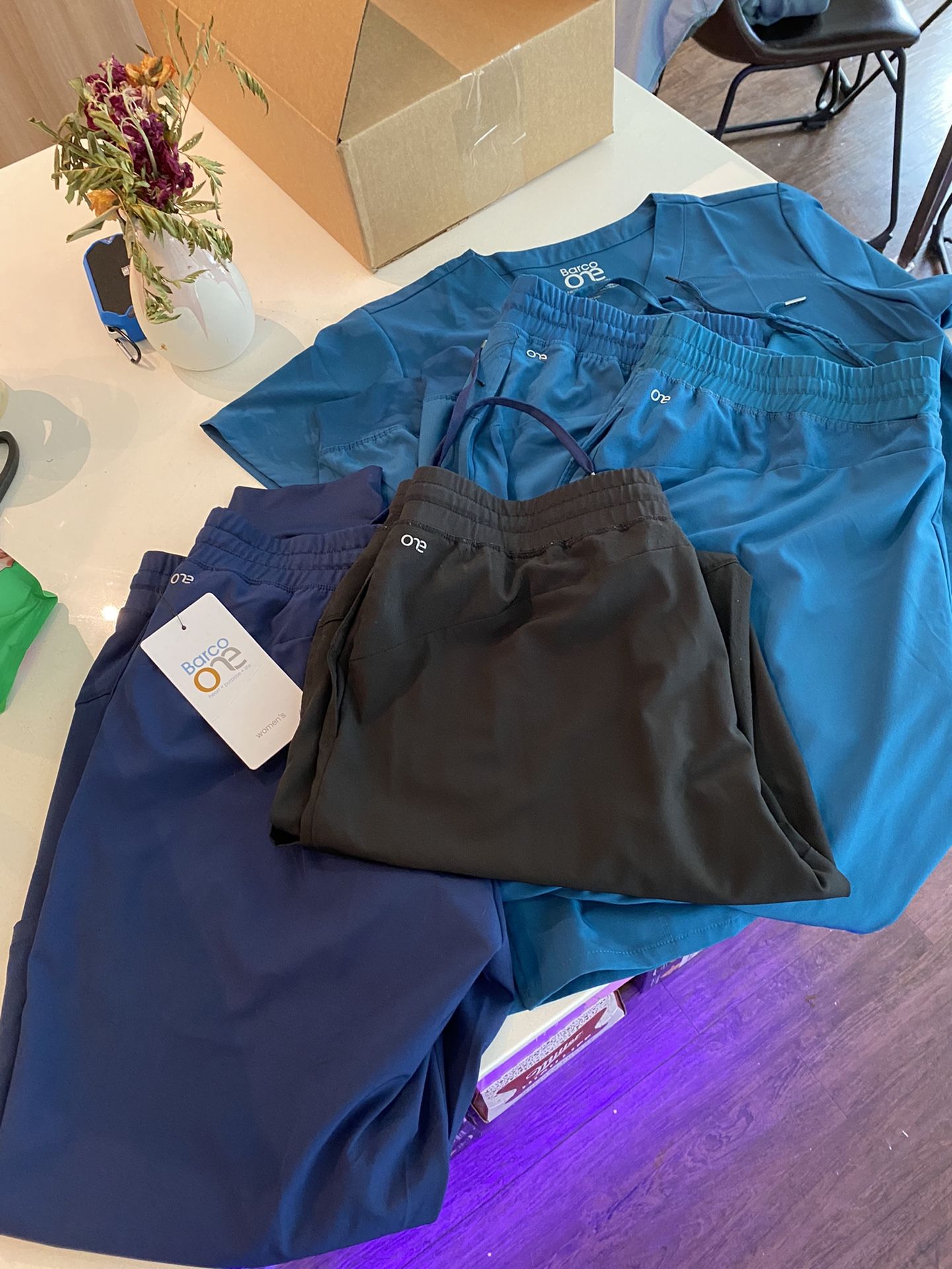 BARCO ONE Women’s Scrubs- Never Worn