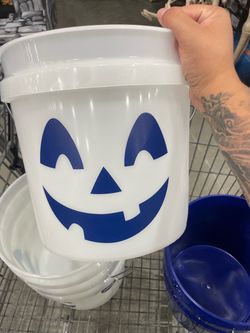 Lowe's Halloween-Glow in the dark 2-gallon Plastic Clear General bucket