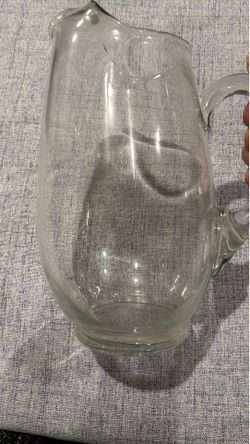Large Clear Glass Water Pitcher / Beverage Jug – Like New