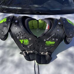 Schutt Y-Flex Youth Shoulder Pads (X-Large)