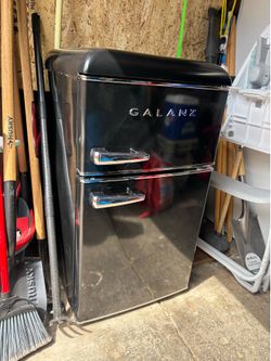 Galanz Small Fridge/Freezer