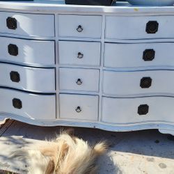 Dresser With Mirror 