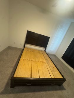 Queen Bedframe w/ Drawers