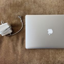 MacBook Pro 2014 (15” Display) with Charger