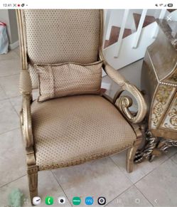 Elegant arm chair