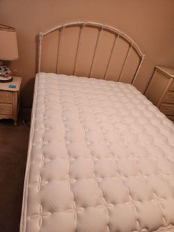 Queensize Bed  / Mattress