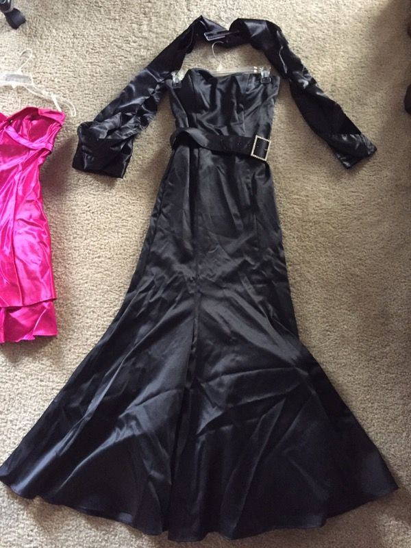 Black mermaid gown with shawl