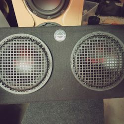 Quinn Acoustics 10 Inch 4 Ohm Immaculate Condition. 200 RMS Baseworks Box FREE DELIVERY DEMO IN THE PORTLAND VANCOUVER AREA 