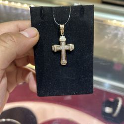 10k - 3.4 GRMS - CROSS PENDANT (MISSING ONE STONE)