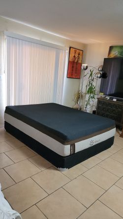 VERY NICE LIKE NEW QUEEN SIZE MATTRESS AND BOXSPRING FOR SALE! IN GREAT CONDITION, FREE DELIVERY