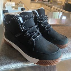 Northface Boots NEW, size 71/2