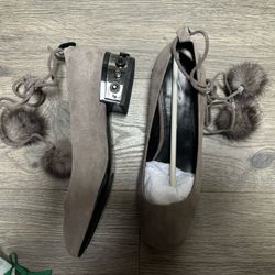 New Women’s Shoes Size 7.5 Pom Pom Block Heel 