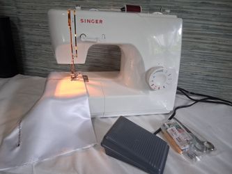 Singer sewing machine model 1507. Barely used