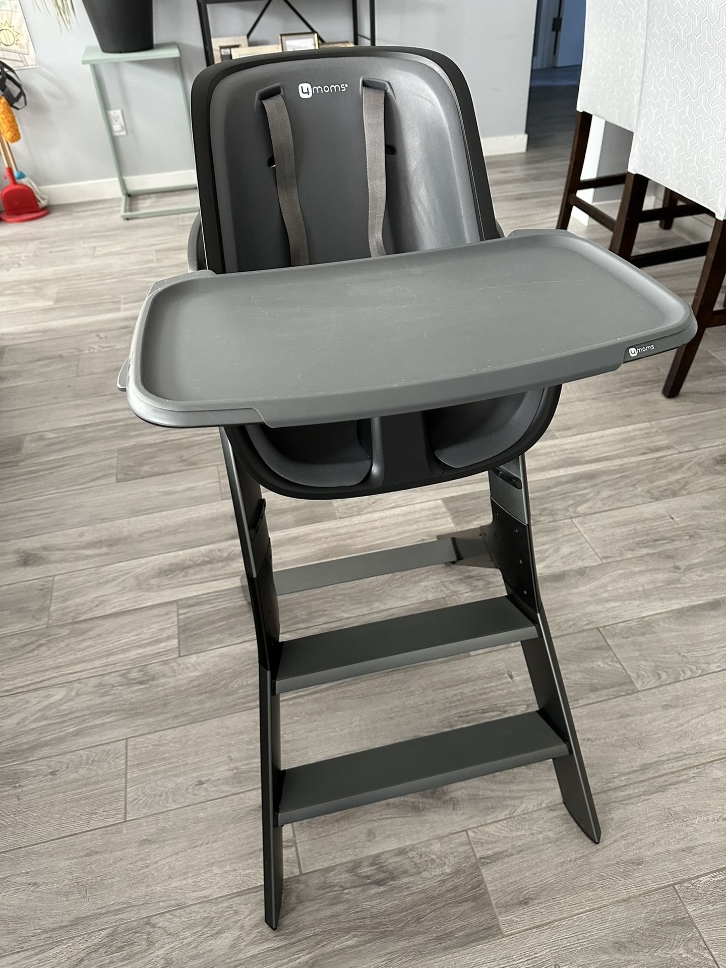 4 Moms Connect High Chair, Black & Gray.