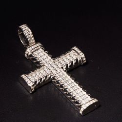925 Silver Medium Cross Is Pendant VVS D

