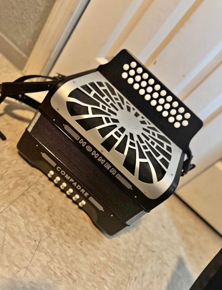 .Hohner Compadre-Accordion-Toño De Sol (GCF).