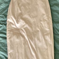 Deadly Dames by Michelins Pitt pencil skirt. Sexy yet classic. Small, champagne.