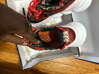Versace chain reactions