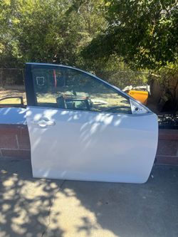 RIGHT PASSENGER SIDE FRONT DOOR 2014 TOYOTA CAMRY (WHITE) WITH HINGES
