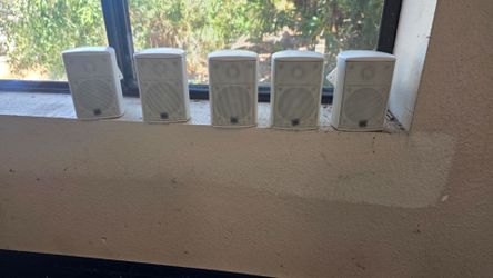 5 speaker JBL satellite speaker surround system with mounts white home theater setup