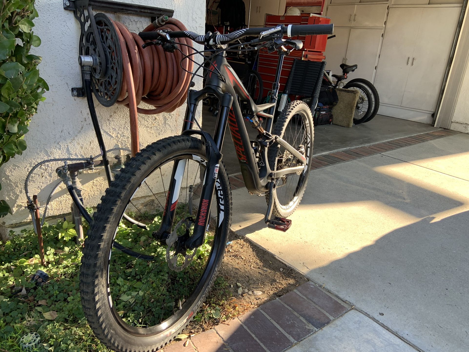 Specialized Stump Jumper Carbon Fiber Mountain Bike