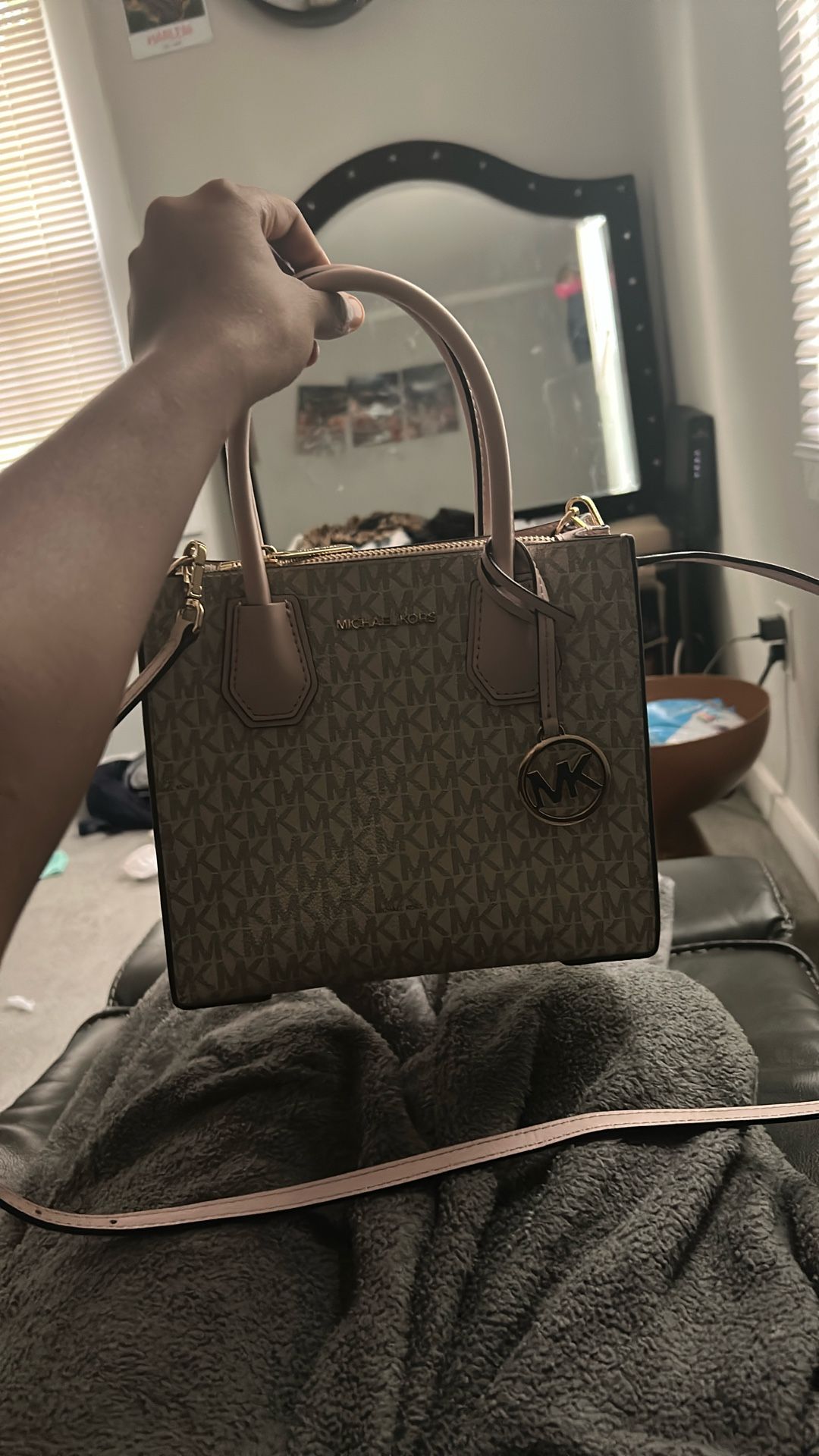 michael kors Mercer Medium Logo and Leather Accordion Crossbody Bag