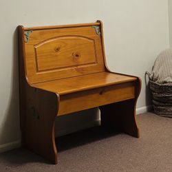 Vintage-Style Solid Wood Storage Bench — Beautiful Detail & Hidden Storage