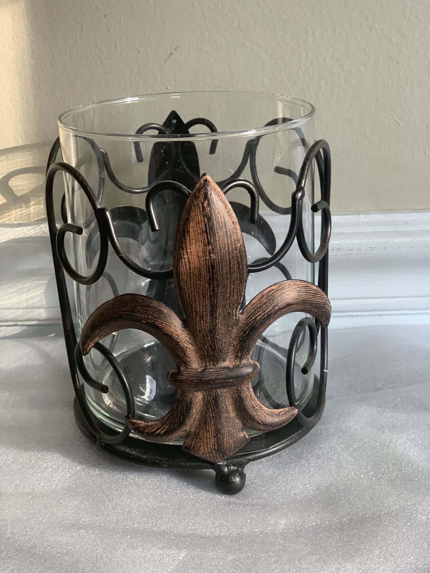 Pier 1 Fleur-de-Lis Candle Holder Glass & Metal Hurricane Vase Rustic 6”x7”