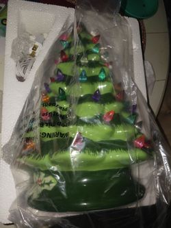 BRAND NEW IN BOX 18IN CERAMIC LITE UP TREE NEVER USED 24 FIRM