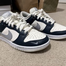 Woman’s Nike Dunks 