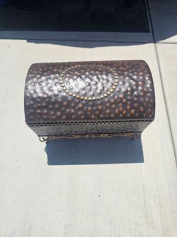 Chest/storage box