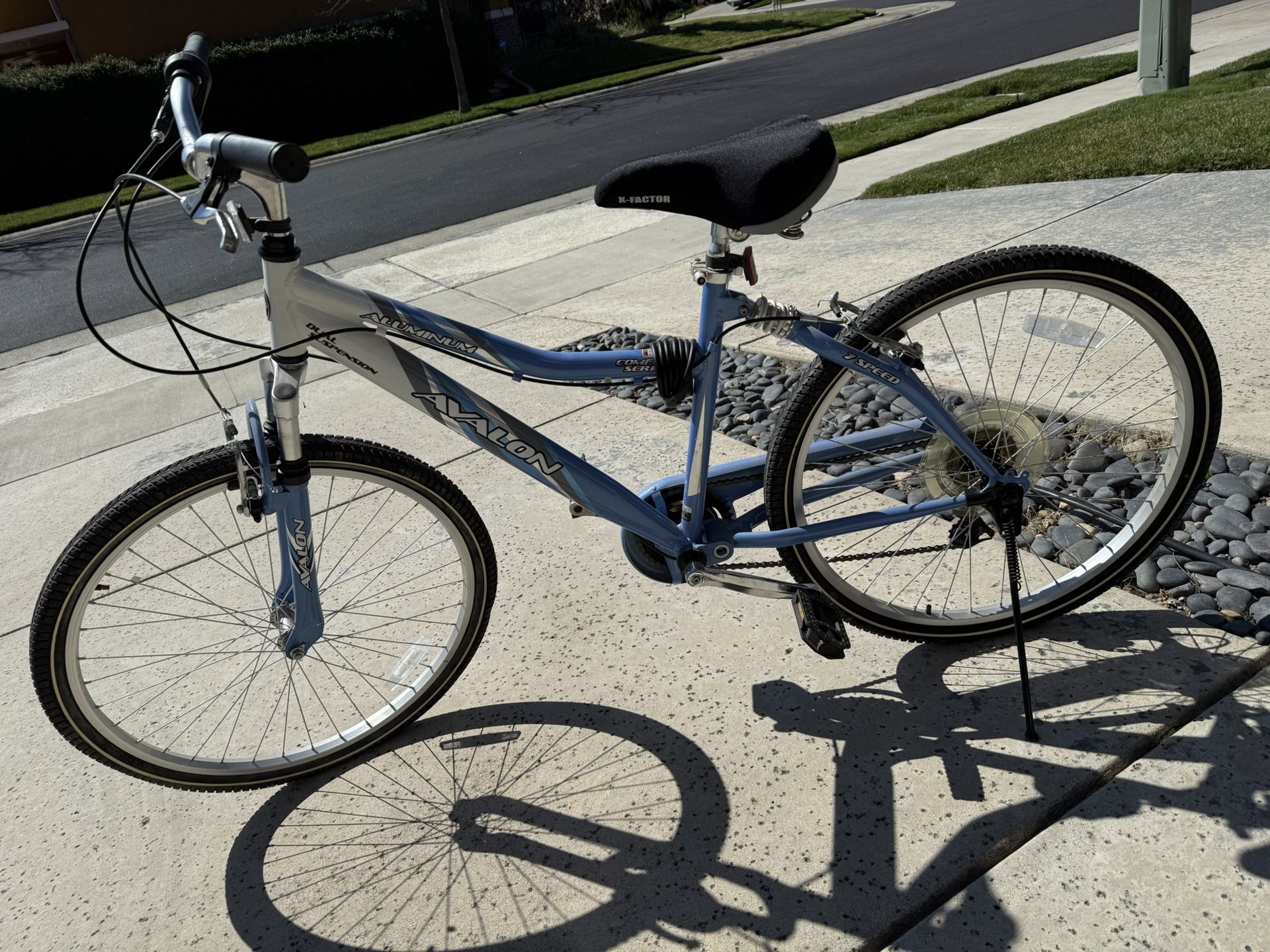 Like New - Women 26” Avalon Dual Suspension Hybrid Cruiser 7-speed Bike