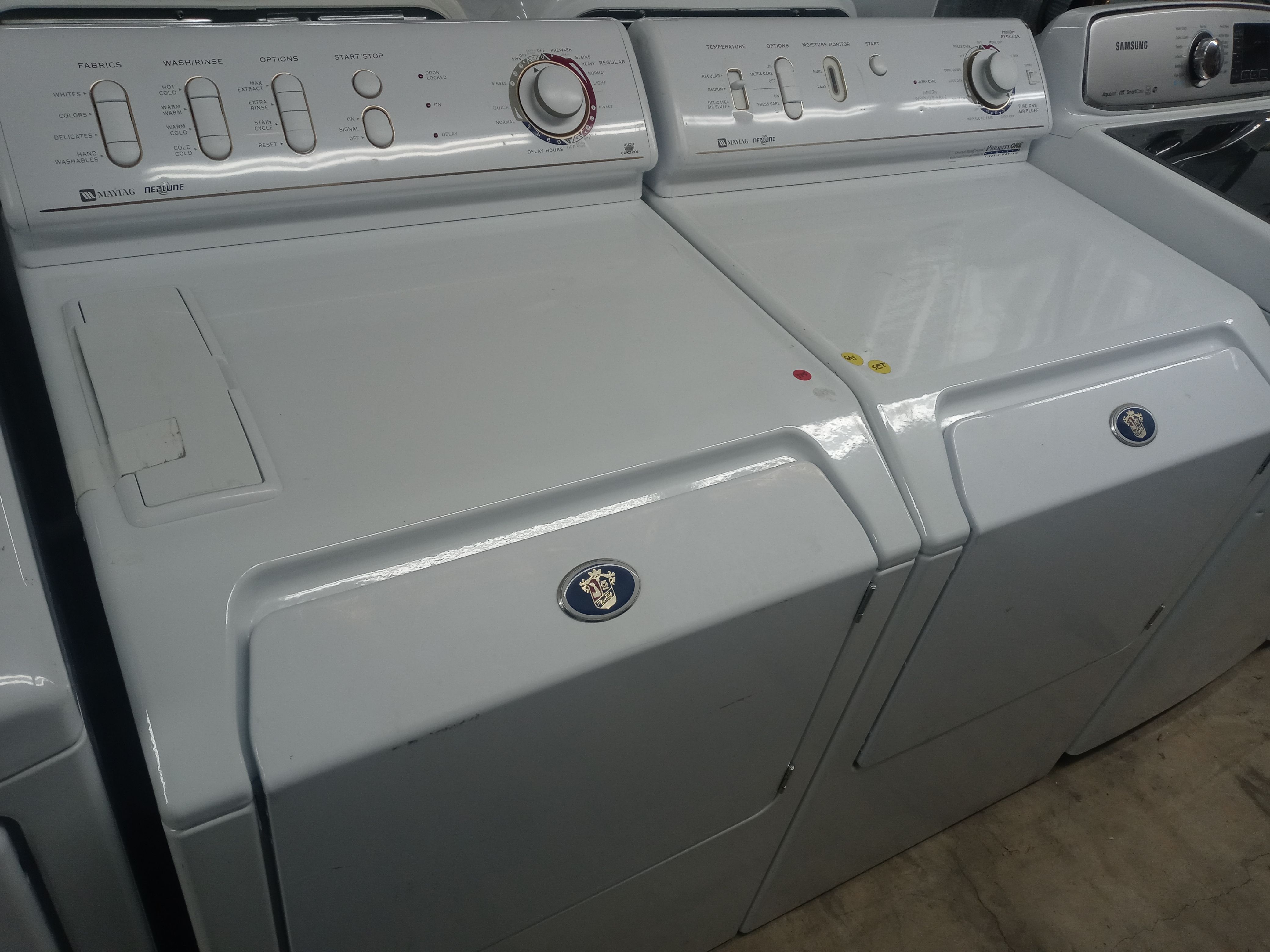 Maytag Neptune freestanding front load washer and gas dryer set - Free delivery