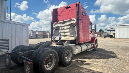 Red Freightliner 2008 with sleeper