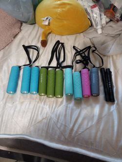 LOT OF 12 MINI FLASHLIGHTS $40 RETAIL VALUE (READ DESCRIPTION)