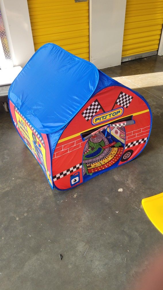 Pop Up Play Pin